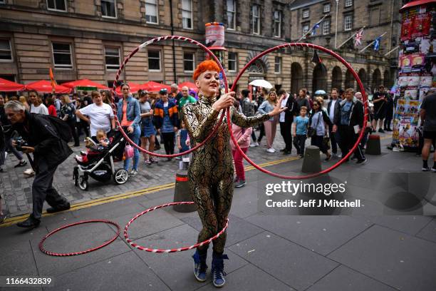 An Edinburgh Festival Fringe entertainer performs on the Royal Mile on August 6, 2019 in Edinburgh, Scotland. The festival takes place in the...