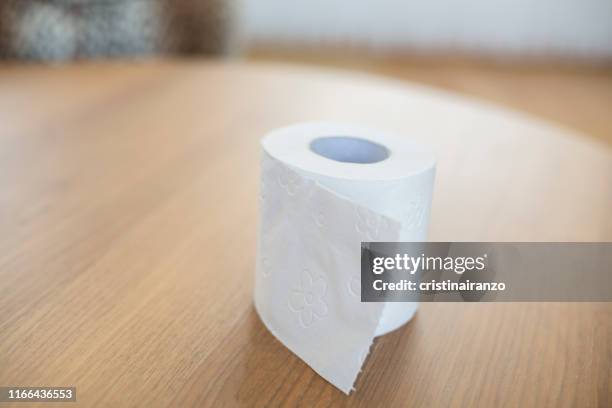 toilet paper - stool stockfoto's en -beelden