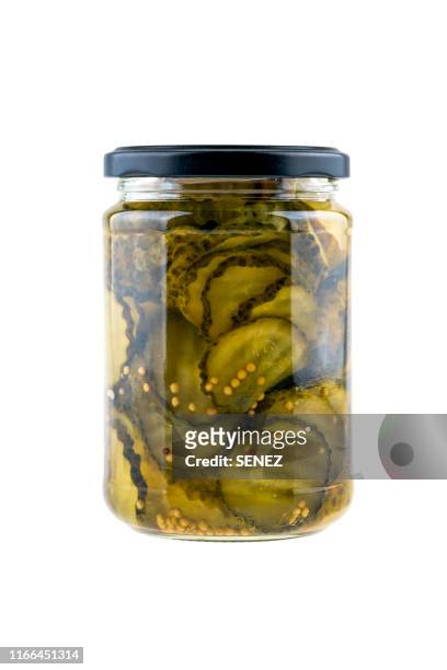 pickled gherkins, jar of deli styled pickles - salmuera fotografías e imágenes de stock