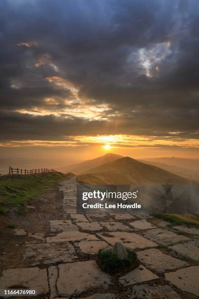 mam tor sunrise - mam tor stock-fotos und bilder