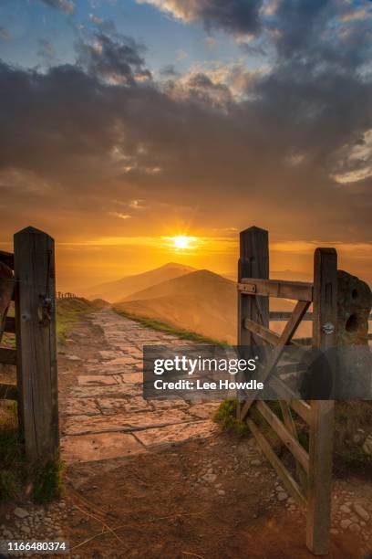 peak district sunrise - mam tor - mam tor stock-fotos und bilder