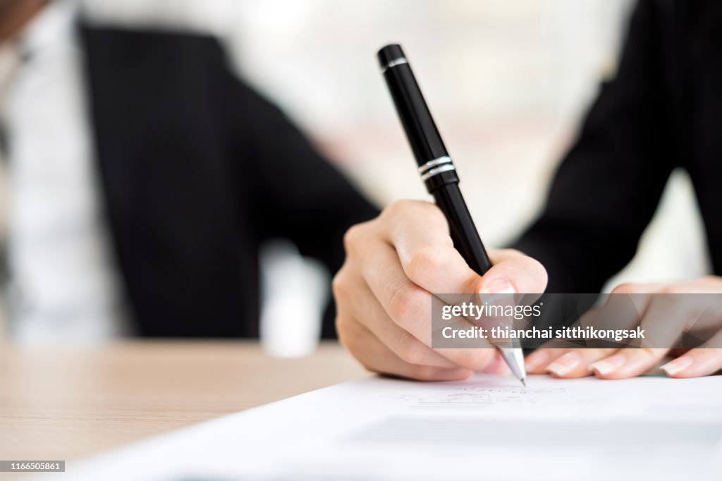 Business woman signing a contract