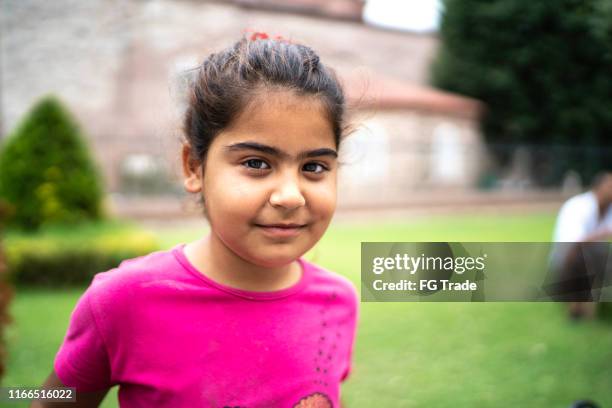 islam syrische kind meisje portret - cute arab girls stockfoto's en -beelden