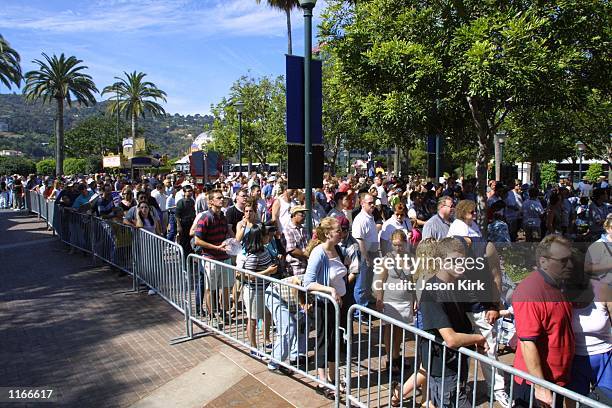 Universal Studio Queue Railing Gate 410 Universal Studios Entrance Stock Photos, High-Res Pictures, and ...