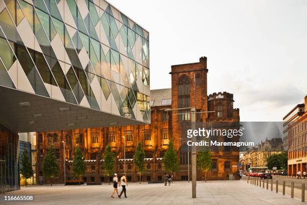 spinningfields square, john rylands library - manchester inghilterra foto e immagini stock