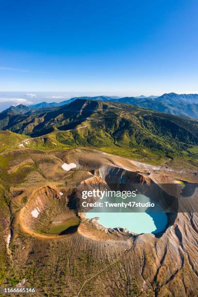 high angle view of mount shirane, an active volcano in gunma, japan - préfecture de gunma photos et images de collection