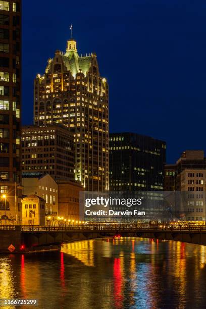 milwaukee skyline - milwaukee wisconsin stock pictures, royalty-free photos & images