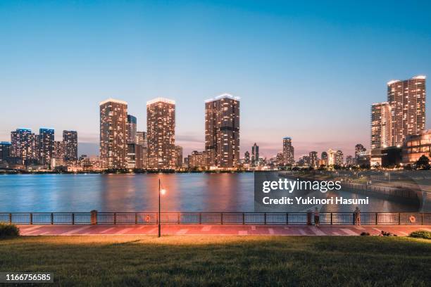 the view of harumi & toyosu at night - tsukishima tokyo stock pictures, royalty-free photos & images