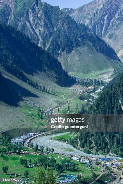 zoji la pass straße auf national highway zwischen kaschmir und ladakh - ladakh stock-fotos und bilder