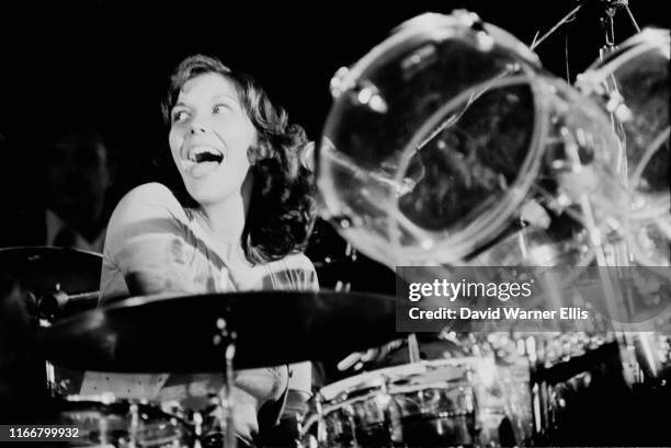 American singer and drummer Karen Carpenter of pop band The Carpenters, circa 1975.