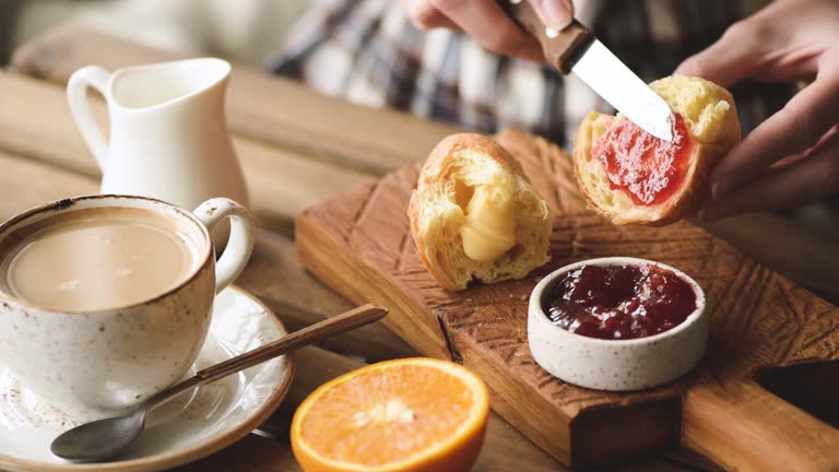 https://media.gettyimages.com/id/1166803454/video/person-spread-jam-on-sweet-bun-for-breakfast.jpg?b=1&s=640x640&k=20&c=7QI8m5o1hCG0Z222LekTPMOxTFM0LZYdccF3yQSRtPw=