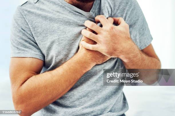 knowing the signs can save your life - ataque cardíaco imagens e fotografias de stock