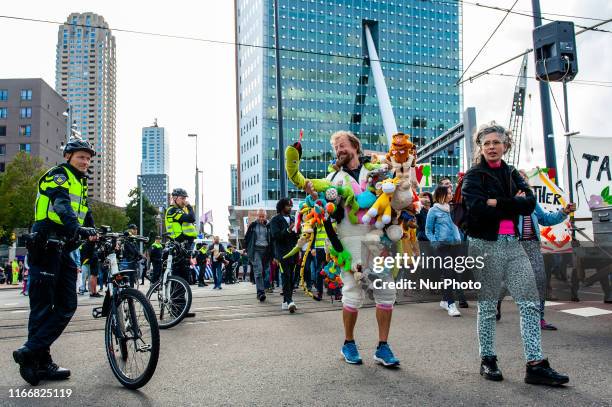 During the famous world harbor days of Rotterdam, a Climate demonstration was organized by several organizations to demand that the harbor takes its...