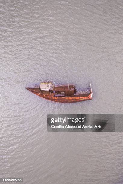 drone shot above a sunken vessel, brittany, france - 下沉的 個照片及圖片檔