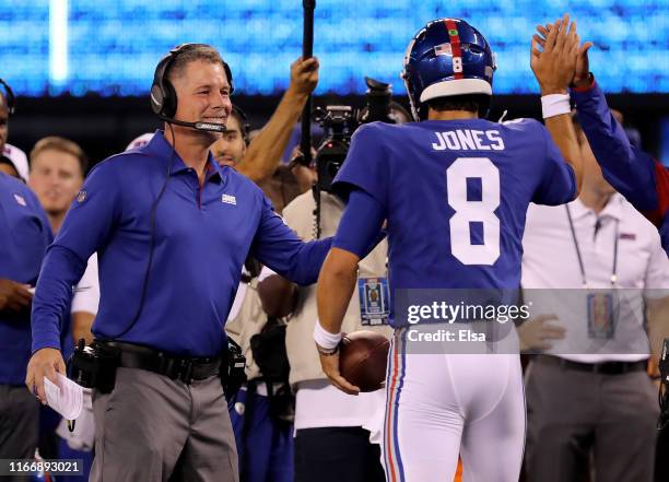 Head coach Pat Shurmur of the New York Giants congratulates Daniel Jones after a touchdown in the first quarter against the New York Jets during a...