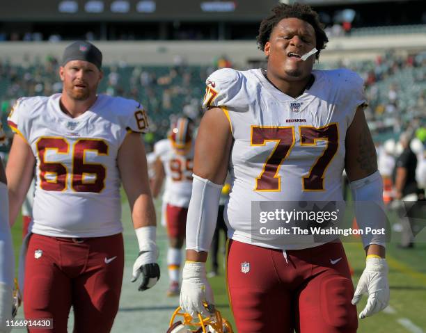 Washington Redskins offensive linemen Tony Bergstrom , left, and Ereck Flowers head to the locker room after the Philadelphia Eagles defeat of the...