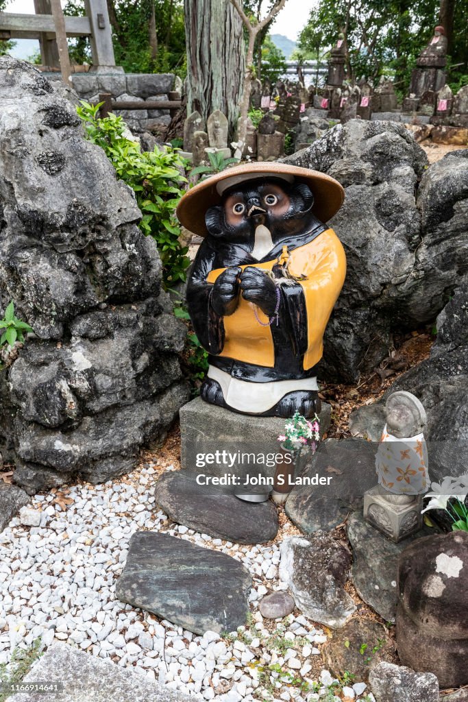 Tanuki Badger at Zenzibuji Temple, Temple Number 32 -...