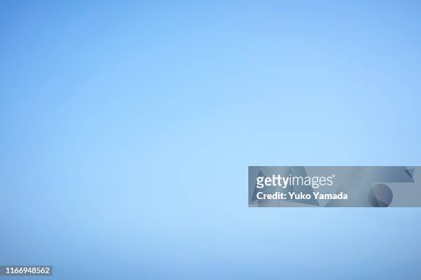 clouds typologies - twilight sky - blue sky background stockfoto's en -beelden