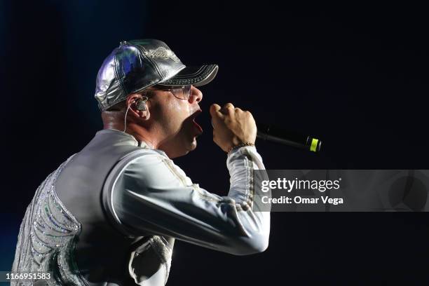 Wizin Rapper Rapper Wisin Photos and Premium High Res Pictures - Getty Images