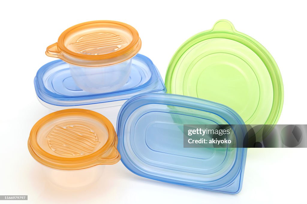 Pila di contenitori di plastica alimentare