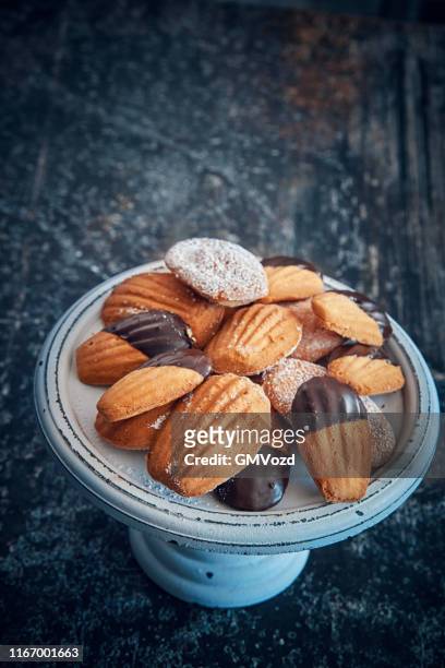 delicious madeleine cakes - madeleine stock pictures, royalty-free photos & images