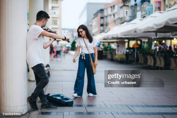 busker playing violin - busker stock pictures, royalty-free photos & images