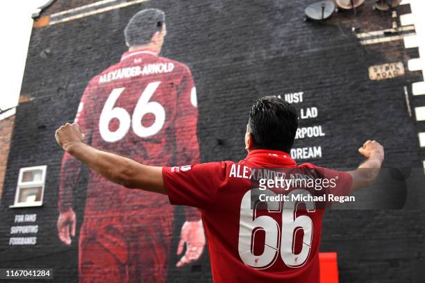 76 Trent Alexander Arnold Mural Photos and Premium High Res Pictures -  Getty Images