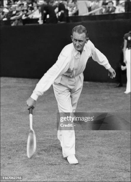 L'Australien Jack Crawford effectue un revers le 30 mai 1936, à Manheim en Pennsylvanie , lors de son match de Coupe Davis contre l'Américain Donald...