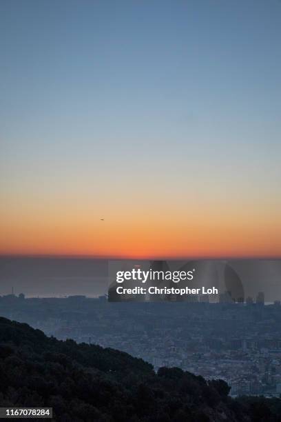 barcelona from above - barcelona street stock-fotos und bilder