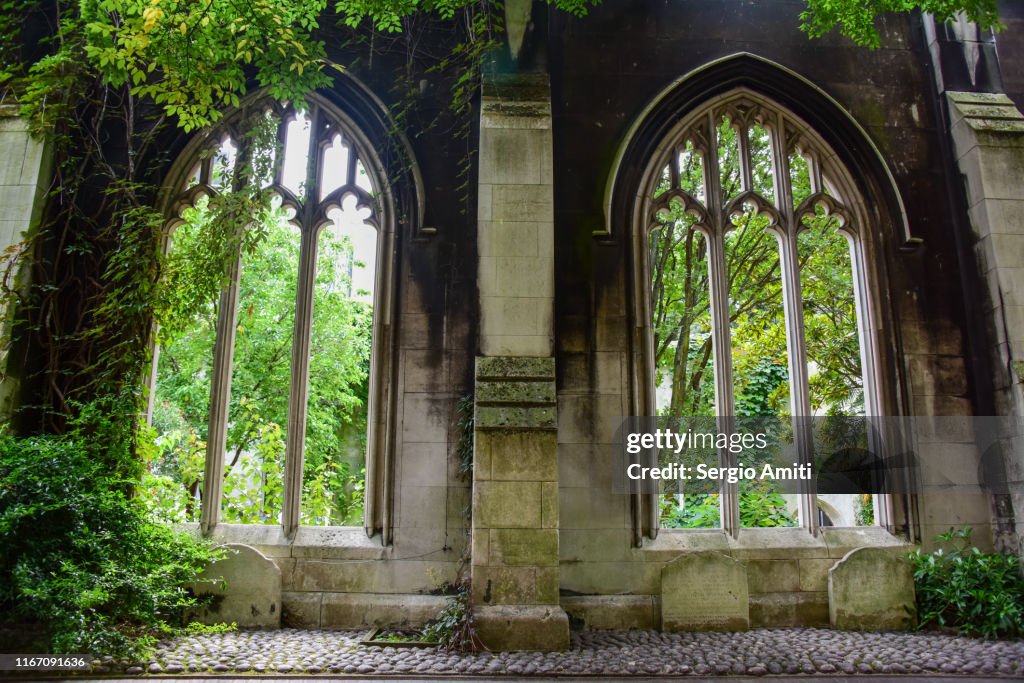 Saint Dunstan-in-the-East church arches