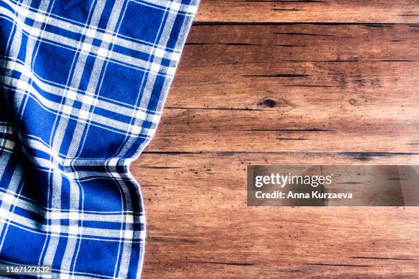 textile background with a checkered blue napkin, top view. natural textile background. fabric texture background. texture of natural linen fabric. - blue tablecloth stockfoto's en -beelden