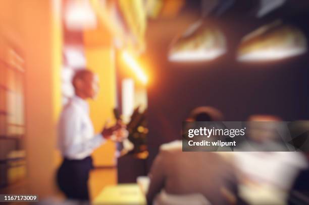 negocio blur busyness - crisis fotografías e imágenes de stock