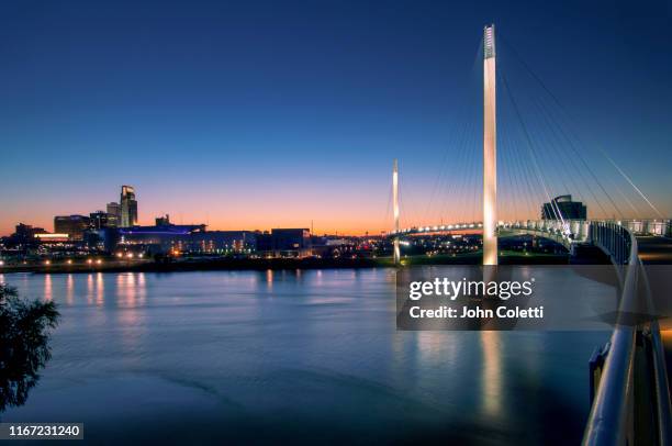 bob kerrey pedestrian bridge, missouri river, omaha, nebraska - omaha imagens e fotografias de stock
