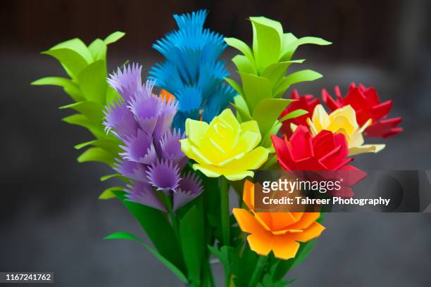 paper flowers in vase - paper flower stock-fotos und bilder