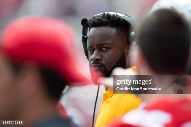 Ohio State Buckeyes defensive graduate assistant Kenny Anunike during game action between the Ohio State Buckeyes and the Cincinnati Bearcats on...