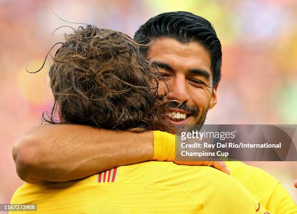 Luis Suarez is congratulated by his teammate Antoine Griezmann of FC Barcelona after scoring his first goal of the game against SSC Napoli during the...