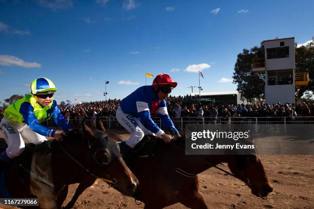 Louth Races Wendy Evans Photos and Premium High Res Pictures - Getty Images
