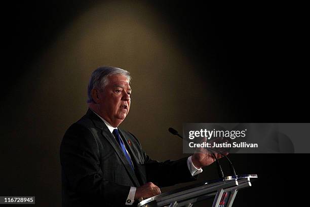 Mississippi Gov. Haley Barbour speaks during the 2011 Republican Leadership Conference on June 17, 2011 in New Orleans, Louisiana. The 2011...