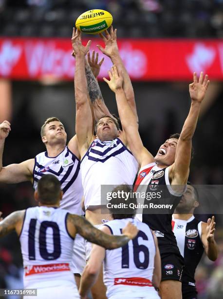 Aaron Sandilands of the Dockers marks during the round 21 AFL match between the St Kilda Saints and the Fremantle Dockers at Marvel Stadium on August...