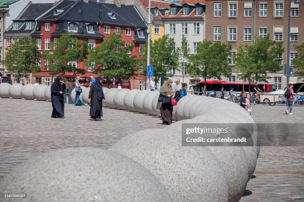 Stenen buiten het Deense Parlement