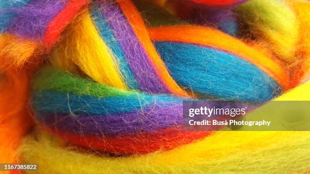 closeup of thick colorful wool yarn - yarn art stock-fotos und bilder