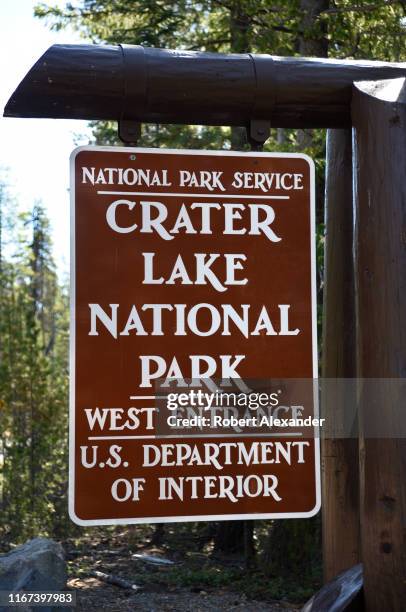 Natervark Sign Crater Lake National Park Sign Photos and Premium High Res Pictures ...