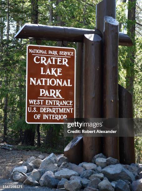 Natervark Sign 39 Crater Lake National Park Sign Stock Photos, High-Res Pictures, and ...