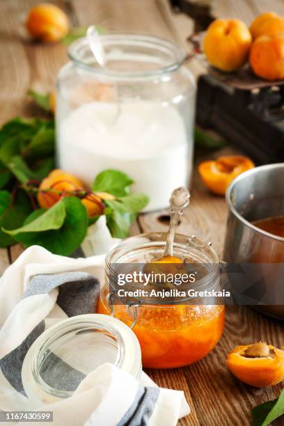 apricot jam in jar. - marmelade machen stock-fotos und bilder