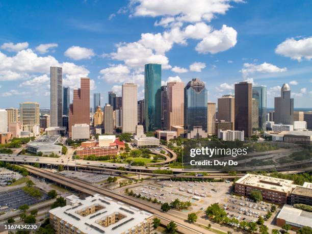 panorama of aerial view of downtown houston, texas, usa in a beautiful day. - houston skyline - fotografias e filmes do acervo