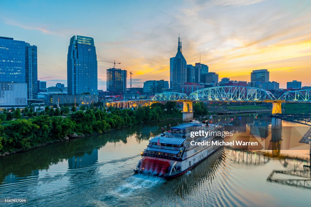 Skyline di Nashville Tennessee di notte