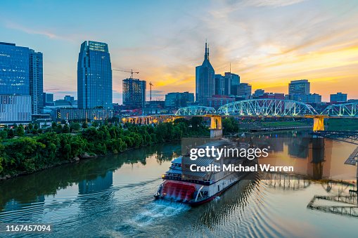 De skyline van Nashville Tennessee 's nachts De skyline van Nashville Tennessee 's nachts