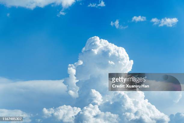 cloudscape like smoke - cumulonimbus fotografías e imágenes de stock