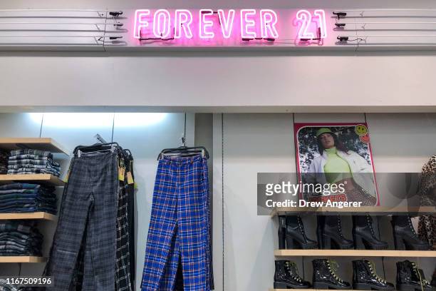 9,585 Forever 21 Stock Photos, High-Res Pictures, and Images