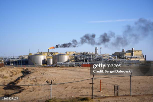 petrochemical oil plant - russia oil stock pictures, royalty-free photos & images